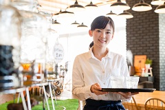 キャンプハンセン　レストランホールスタッフ