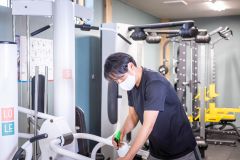 キャンプフォスター フィットネスジム内清掃スタッフ