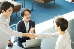人材派遣会社の法人営業◆正社員／月給23万円〜・年休125日・フレックス・未経験歓迎