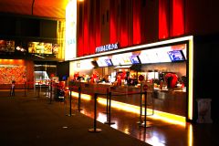 嘉手納基地 映画館　接客スタッフ