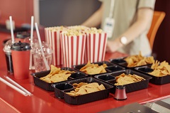 キャンプフォスター　映画館・軽食販売スタッフ