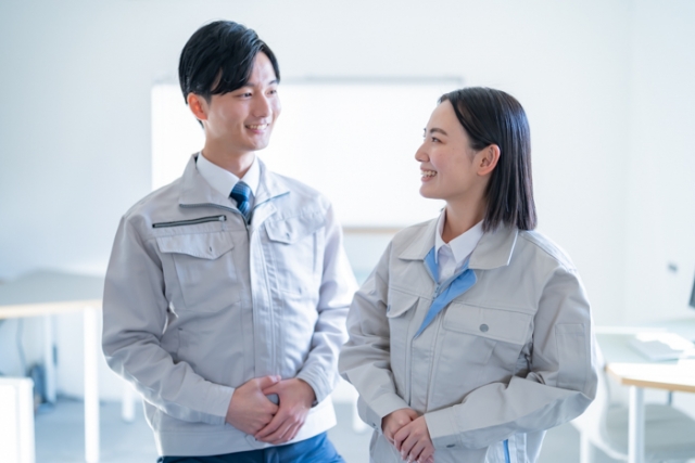 製品の検査、梱包作業