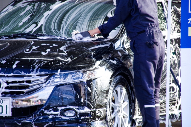 自動車ショールームの洗車スタッフ｜長期のお仕事｜屋根つき