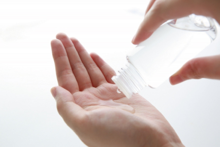 金沢　アットコスメストア　アクシージアの美容部員