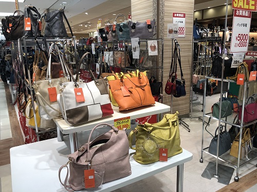 短期の婦人バッグ販売スタッフ