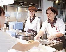 食堂の調理補助スタッフ