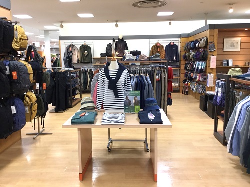 アウトドアブランドの販売スタッフ