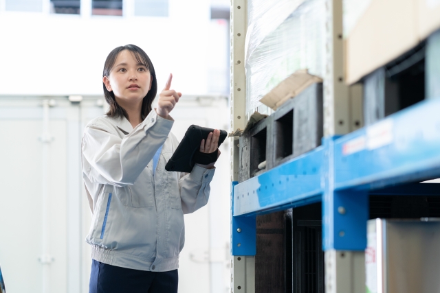 カタログ通販商品の出荷業務スタッフ