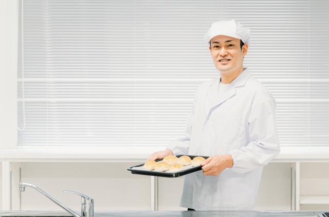 パン製造工場スタッフ