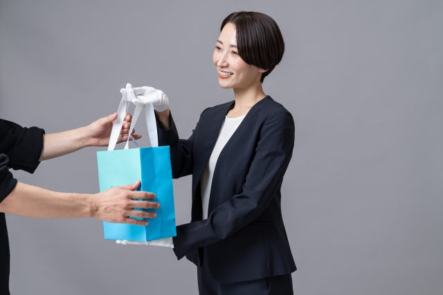 高級腕時計や宝石の販売