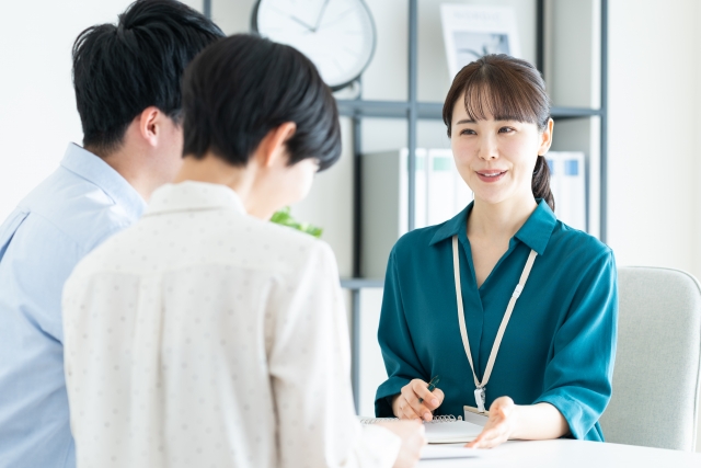 市役所の窓口対応業務
