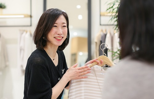 週4.5日の婦人カジュアル販売 