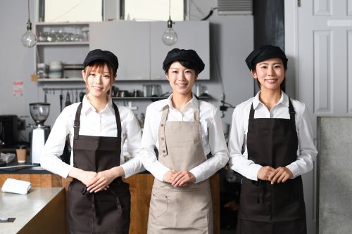 オリーブの実専門店販売スタッフ