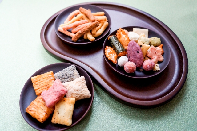 和菓子やおかきの販売