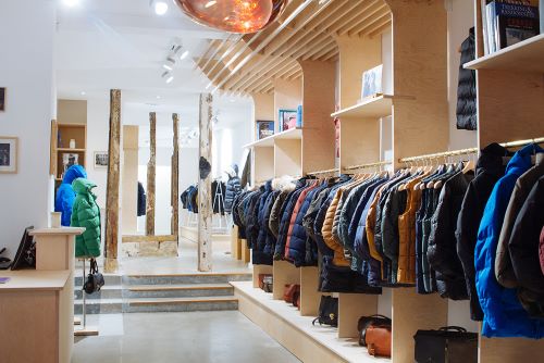 ダウンカジュアルウエア接客販売
