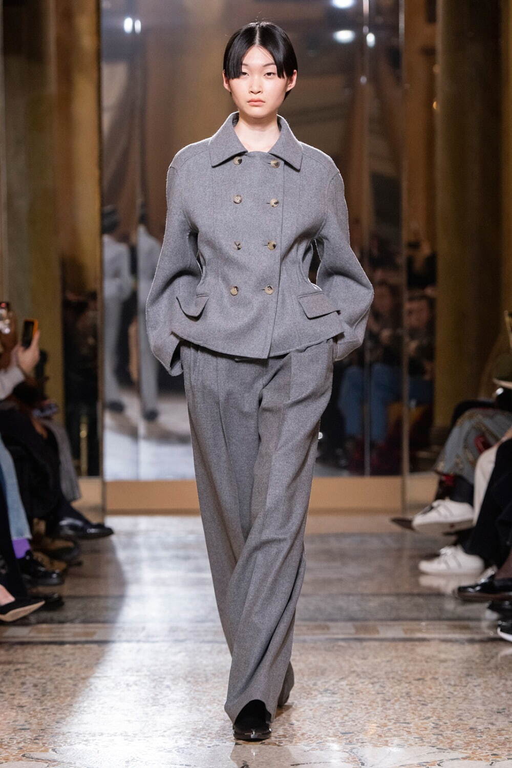 エルマンノシェルビーノ婦人服販売