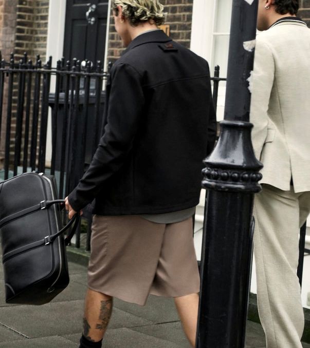 ヒューゴボス紳士服ショップ販売スタッフ