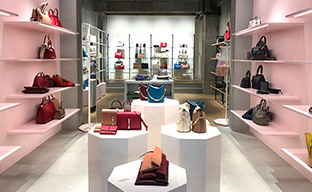 婦人バッグ販売スタッフ