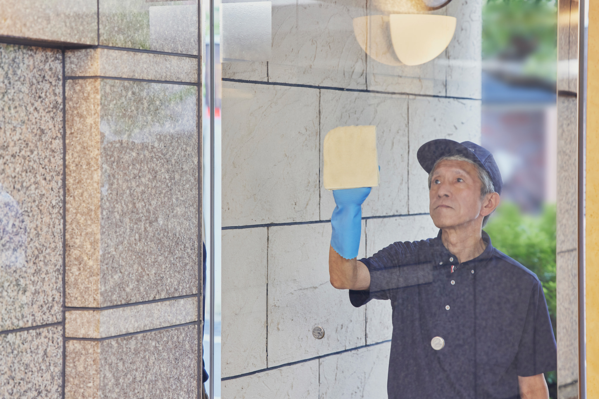 ＜赤羽駅・志茂駅＞時給1600円！／マンション清掃員／新築マンション／午前中のみ／Wワーク可／交通費全額支給／シニア活躍中