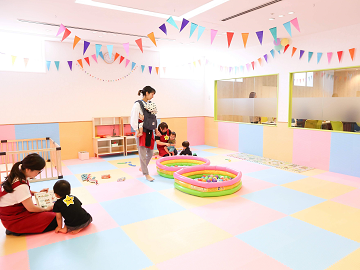 子連れ勤務OK！週1～2日・3～6時間★無資格OKのキッズルーム託児スタッフ