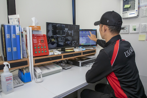 夜間セルフガソリンスタンド給油監視員