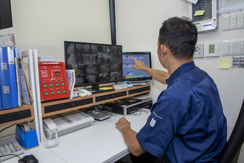 セルフガソリンスタンド給油監視員