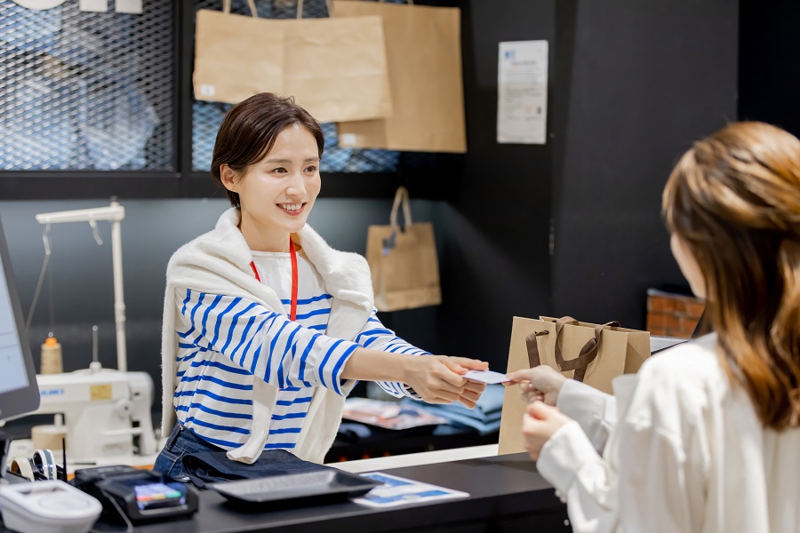 松屋銀座・ルイヴィトンでのレジ業務！しっかりと研修あり◎