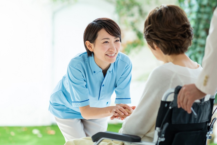 【早番＆遅番２シフト】高級有料老人ホームでの日勤帯介護職＠青葉台