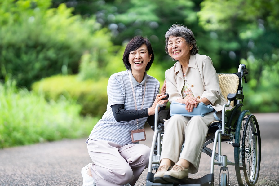 【シフト制】高級有料老人ホームでの日勤帯介護職＠藤が丘