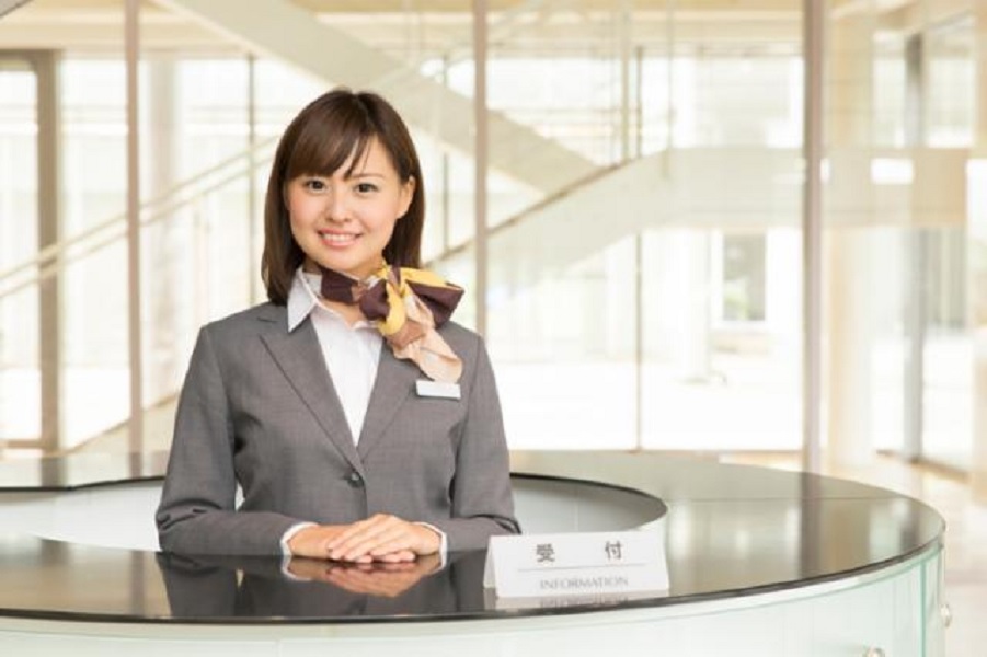 《英語使用》小田急百貨店の免税・サービスカウンター嘱託社員！男女共に大歓迎！