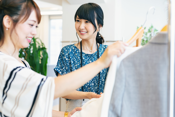 【島忠ホームズ蘇我店】レディースアパレル販売スタッフ｜未経験歓迎×車通勤OK