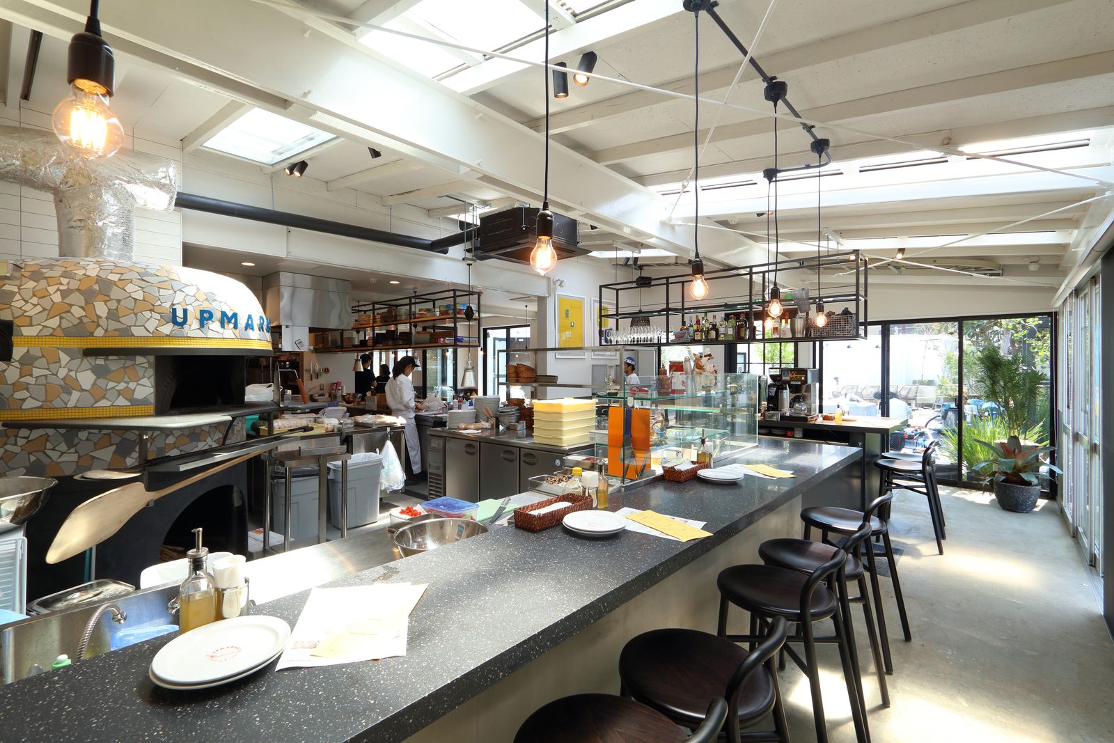 UPMARKET PIZZA&CAFE/バーテンダーアルバイト・パート募集